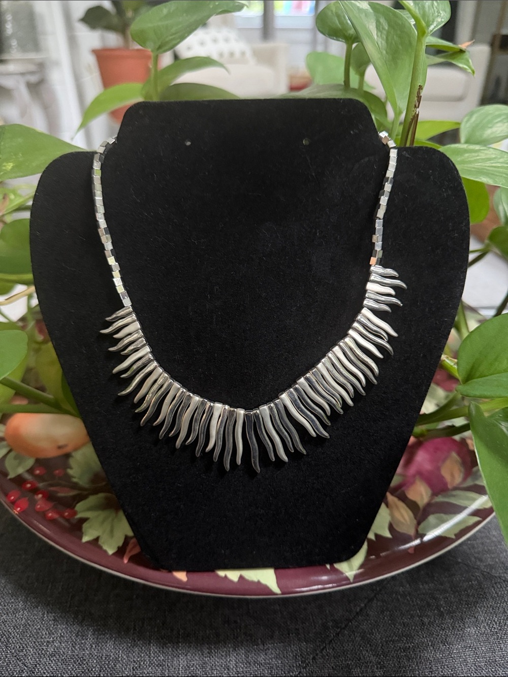 Silver Sculpted Fringe Necklace - Silver